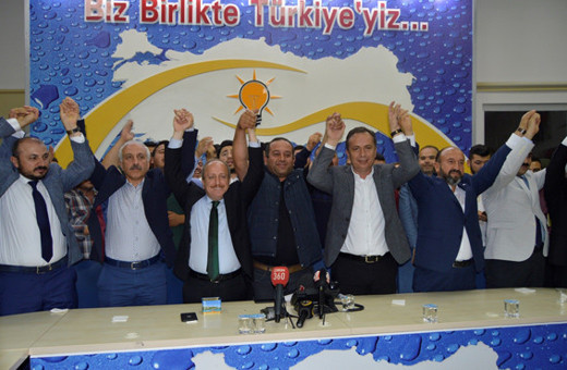 Saadet Partisi'nden AK Parti'ye toplu katılım