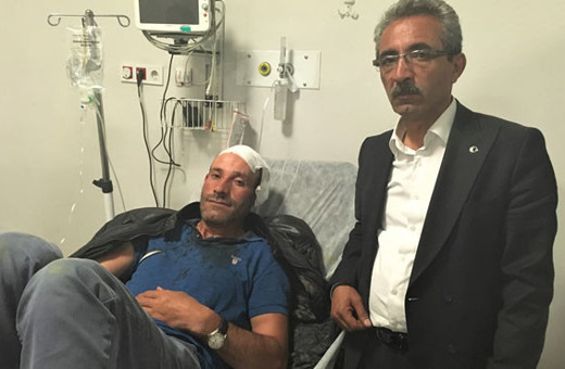 Seçim çalışması yürüten AK Partililere taşlı saldırı