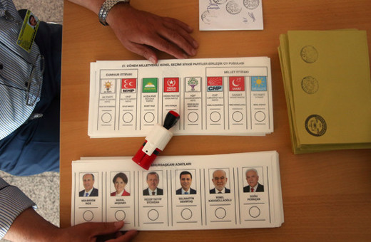 56 milyon seçmen sandık başında oy verme işlemi başladı