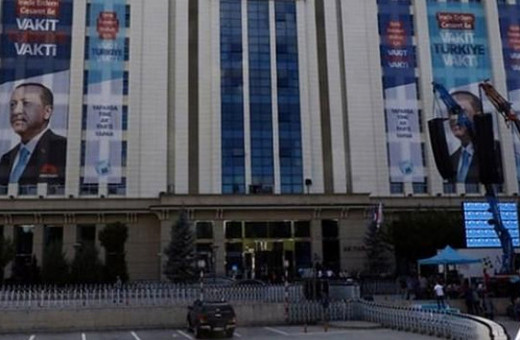 AK Parti binası önünde hareketlilik hazırlıklar başladı