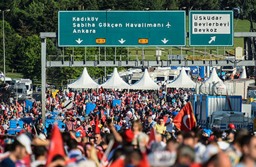 15 Temmuz Şehitler Köprüsü'nde oluşturulan alanı vatandaşlar doldurdu