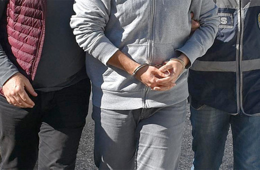 Uşak'ta FETÖ firarisi çift yakalandı