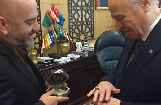 Bahçeli'ye nostaljik araba figürlü yüzük