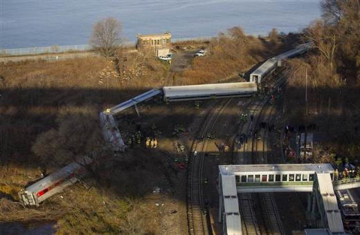 New York'ta tren raylardan çıktı - Resim: 4