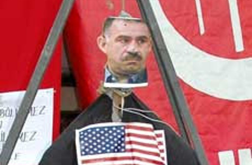 Alperenler Öcalan'ı idam edip yaktı!