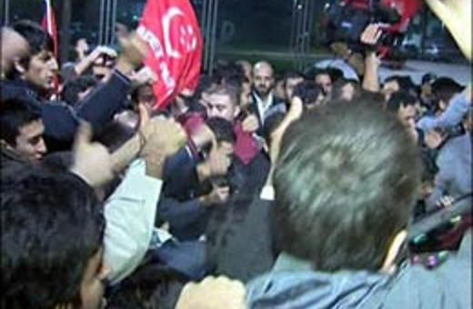 Havalimanında Erbakan izdihamı