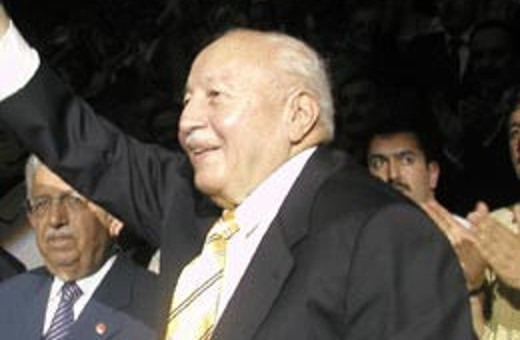 Erbakan yeniden hastaneye kaldırıldı