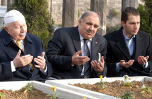 KKTC'den Erbakan için başsağlığı