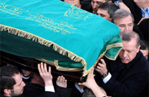 Fatih Erbakan cenazede böyle konuştu