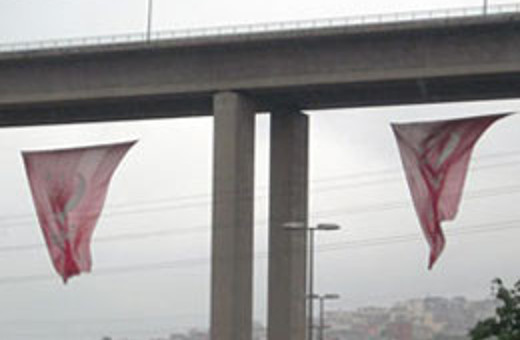 Viyadük'te Saadet Partisi bayrağı krizi!