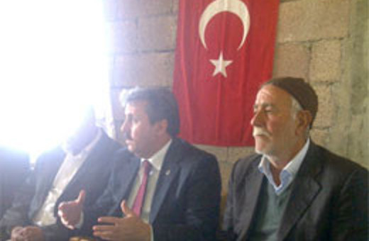 O baba BBP liderine sarılıp ağladı