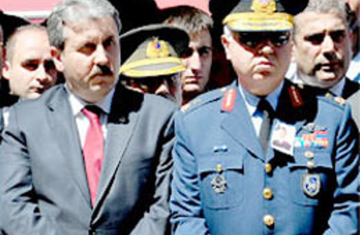 BBP lideri şehit cenazesini birbirine kattı!