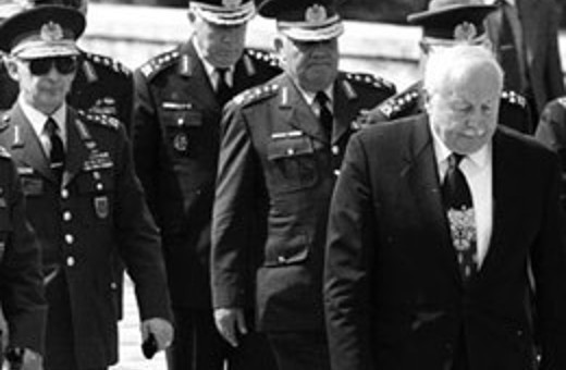 Erbakan 4 saat rezil etti!