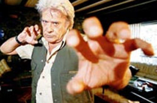 Cüneyt Arkın tokat manyağı oldu (video) 