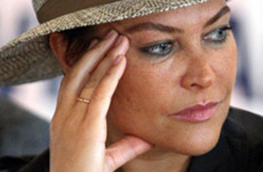 Saadet, Hülya Avşar'la vurdu!