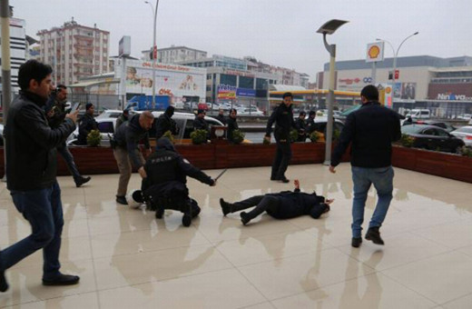 Polisi ısıran HDP'li vekil Saliha Aydeniz'in düşme anı