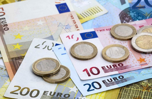 Euro şoklarda dolar karşısında 21 ayın dip seviyesini gördü