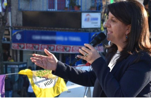 HDP'li Pervin Buldan Ezan okununca konuşmasına ara verdi
