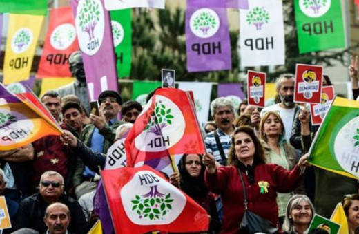 HDP’nin pankartı mahkeme kararıyla kaldırıldı!