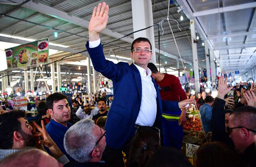 Ekrem İmamoğlu, Beylikdüzü'nde pazar tezgahına çıktı