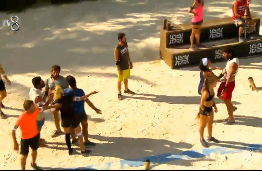 Sude ve Büşra yarışırken iki takım bench'te tartıştı