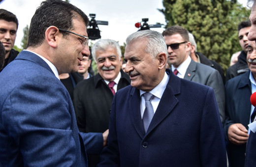 Binali Yıldırım ile Ekrem İmamoğlu tokalaştı