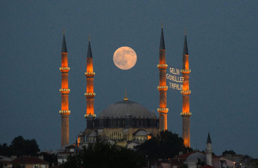 Ezan bitene kadar sahurda yemek yenir mi su içilebilir mi?