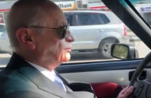 Devlet Bahçeli klasik otomobiliyle tur attı renkli görüntüler tıkla izle