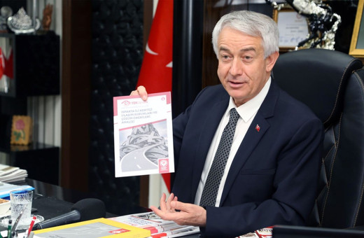 AK Partili Isparta Belediye Başkanı MHP'lileri sürüp işten attı