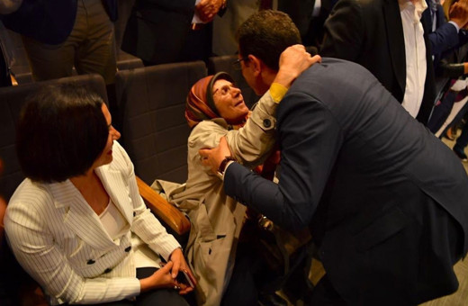 Annesinin sözleri Ekrem İmamoğlu'nu ağlattı