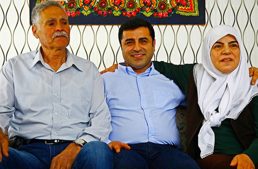 Selahattin Demirtaş'ın annesi: Erdoğan bey oğlumu bıraksın ona siyaset yaptırmayacağım