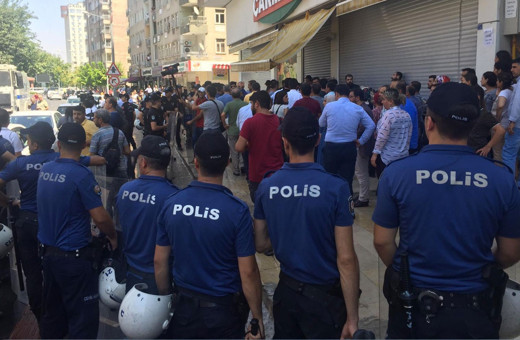 HDP'li vekiller de yer alıyor Diyarbakır'da kayyum protestosuna polis müdahalesi