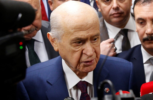 Bahçeli'den Ferdi Tayfur'a geçmiş olsun telefonu