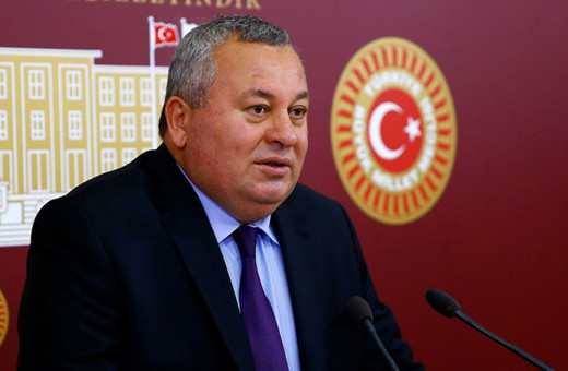 MHP'li Cemal Enginyurt'a Almanya'da şok! Tepki gösterip sahneden indirdiler