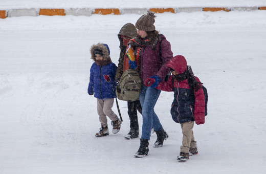 Kar yağışı fena bastırdı okullar tatil edildi! Engelli ve hamileler de...