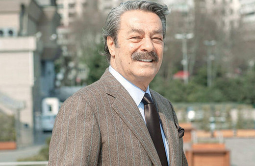 Usta oyuncu Kadir İnanır hastaneye kaldırıldı!