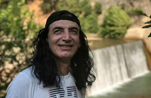 Ünlülerden evde kalan öğrencilere eğitim veren TRT-EBA TV'ye destek