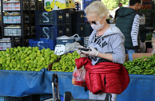 Antalya'da 5 dilde 'evde kal' uyarısı yapıldı