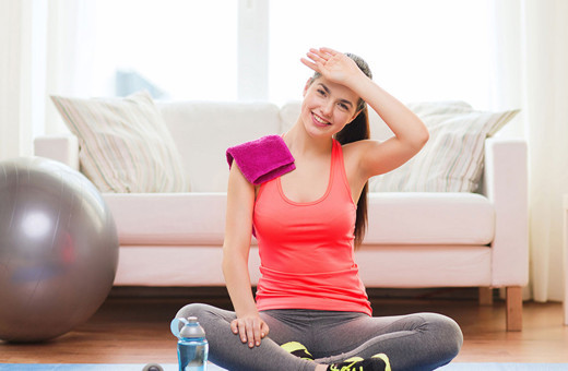 Evde yapılan hareketlerle düz bir karına sahip olmanın yolları!