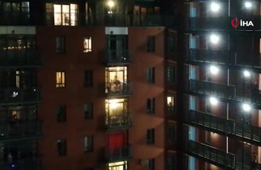 İngiltere'de halk sağlık çalışanlarını alkışlarla destekledi