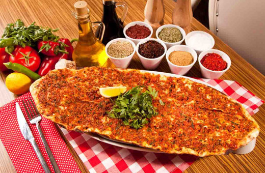 Evde kendi istediğiniz malzemelerle lahmacun yapımı!