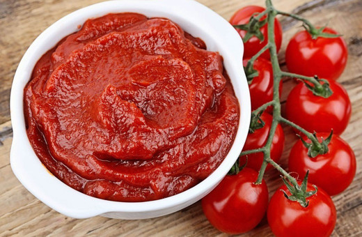 Ev salçası nasıl yapılır metal kaşık kullanmayın!