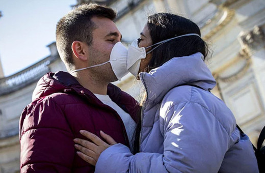 Cinsel ilişkiyle corona virüs bulaşır mı? Herkesin sormaya utandığı sorular