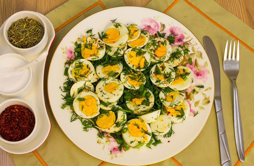 Kahvaltı için farklı bir alternatif yumurta salatası!