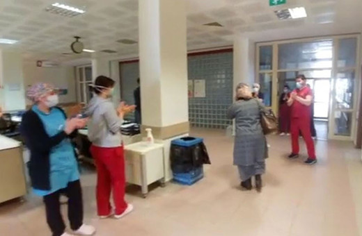 Rize'de koronavirüsü yenen 12 hasta alkışlarla taburcu edildiler!