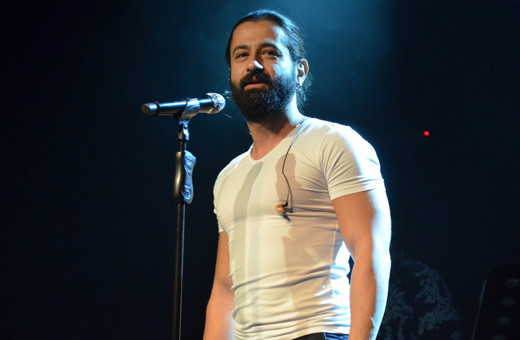 Koray Avcı koronavirüse dikkat çekmek için 12 yıl sonra sakalını kesti!