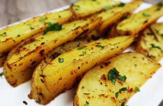 Fırında baharatlı patates tarifi pratik bir atıştırmalık!
