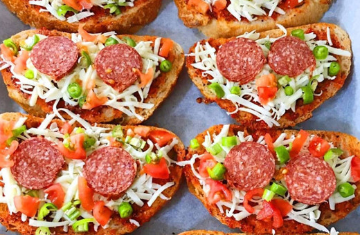 Kahvaltılık pratik pizza 10 dakikada hazır!