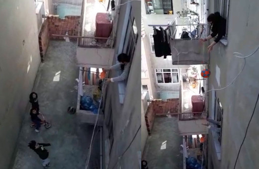 İstanbul’da sokağa çıkma yasağı olan çocuklar pencereden top oynadı