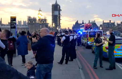 Londra polis sosyal mesafe kurallarına uymadı